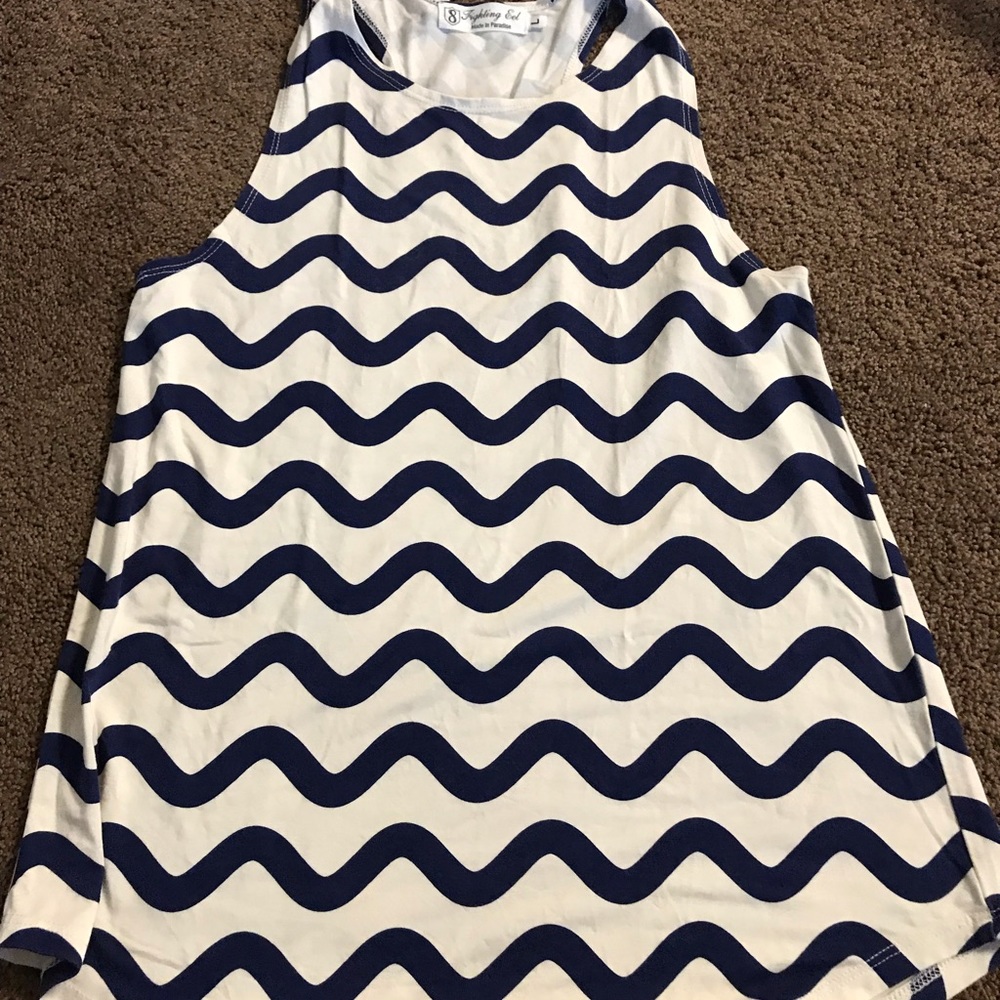 Fighting eel tank top size L fits like M